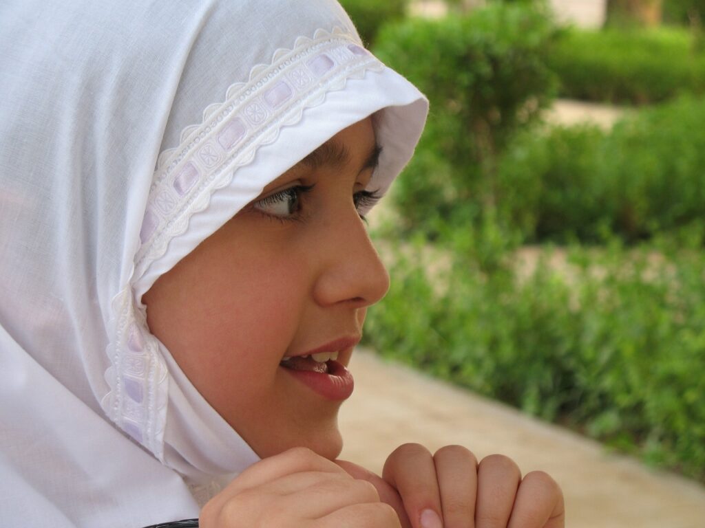 muslim girl, muslim, pray-397952.jpg