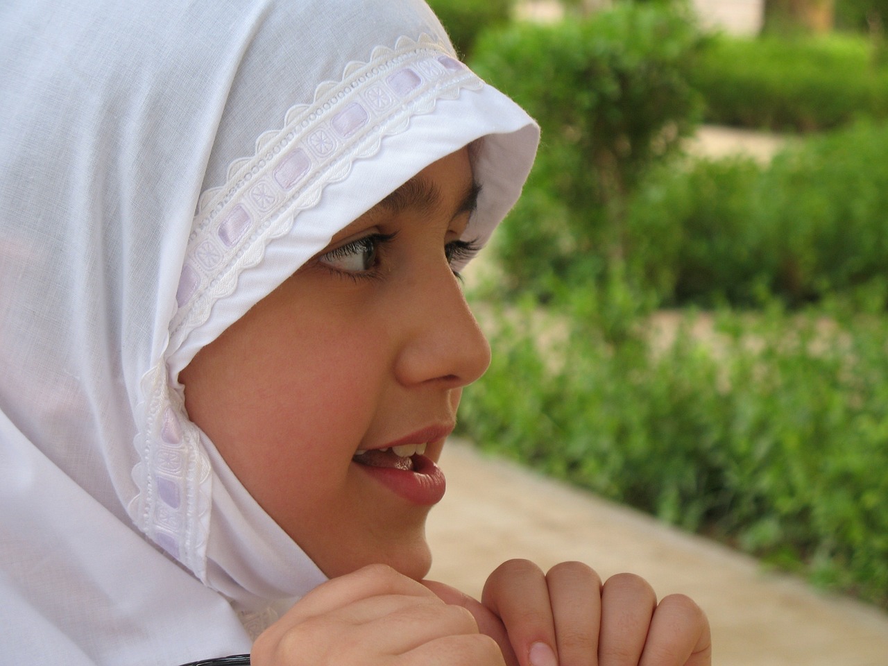 muslim girl, muslim, pray-397952.jpg